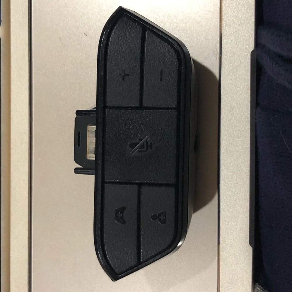 ❎SOLD❎Genuine Microsoft XBOX headset adapter for XBOX One Controllers - Picture 2 of 3